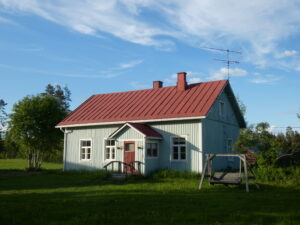 Vanhan maalaistalon pihapiiri